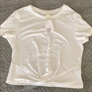 Basic T-shirt with tie